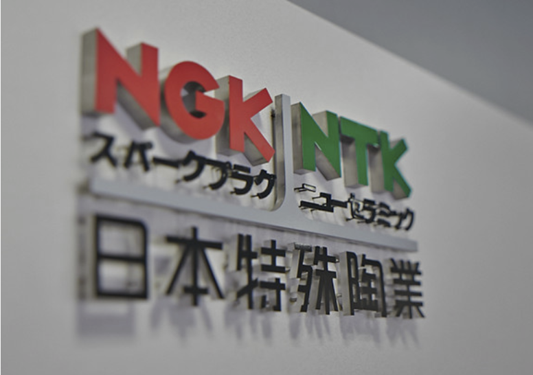 新一代电池“全固态电池”开发竞争最前线