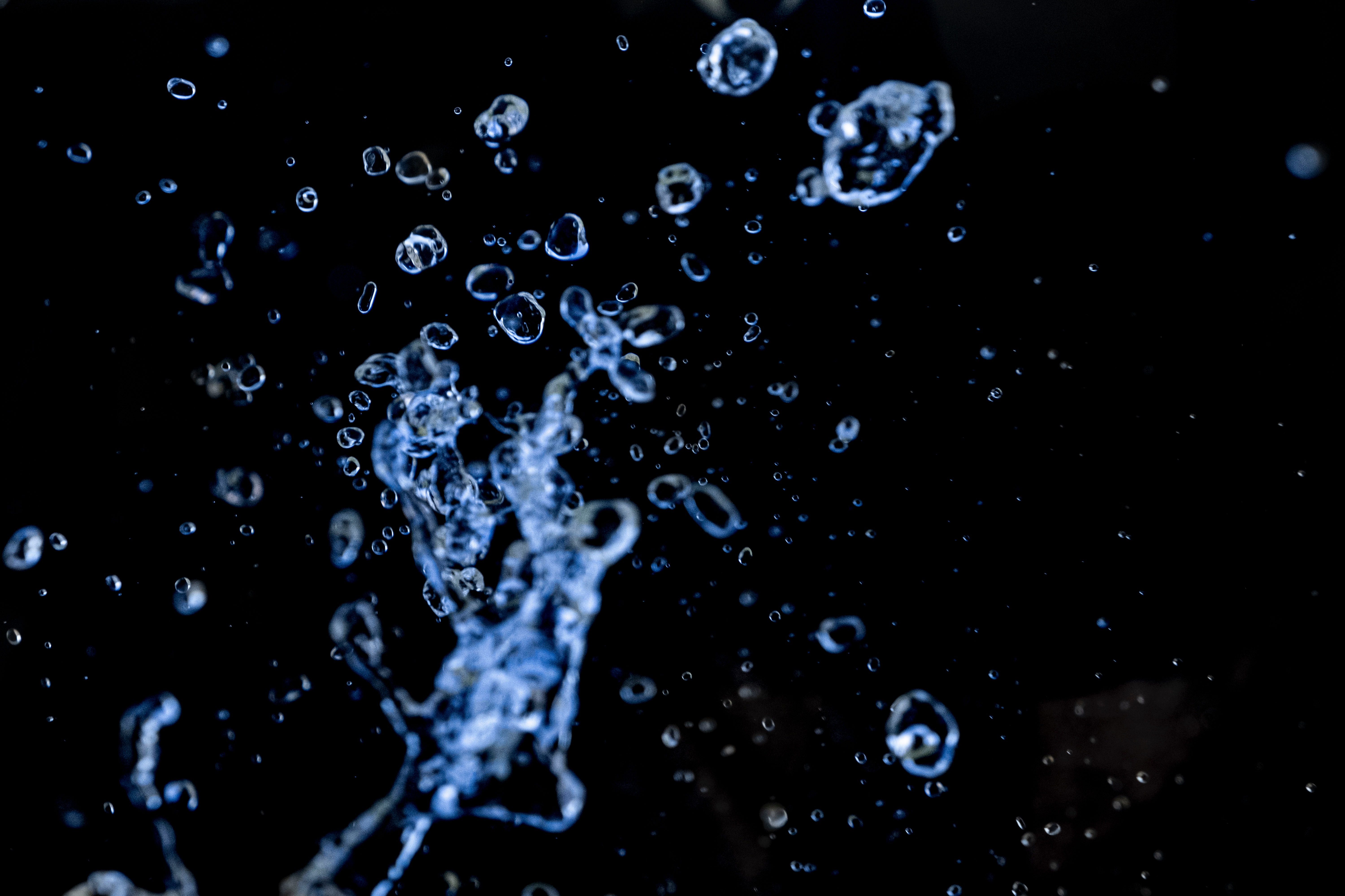 以1%的太阳能转换效率由水和O2生产H2O2的光催化树脂！